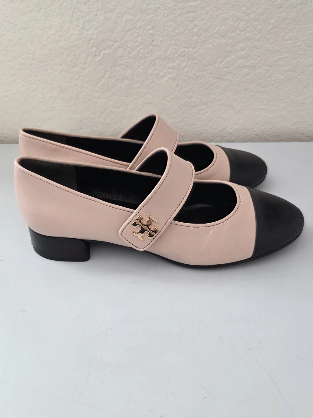 Tory Burch Cap-Toe Mary Jane Flats Shoes Size 6.5